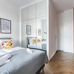 Nowoczesne I Stylowe Studia Very Berry W Poznaniu By Renters Appartamento