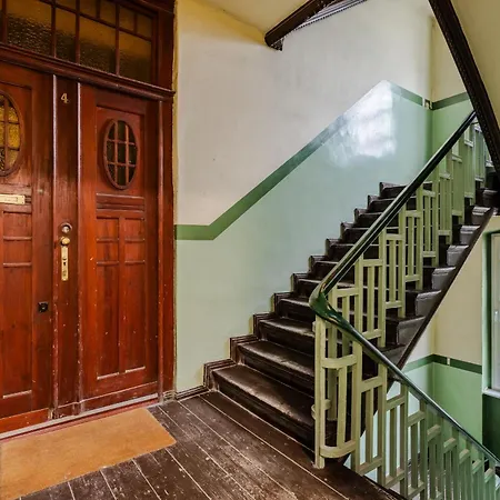 Nowoczesne I Stylowe Studia Very Berry W Poznaniu By Renters