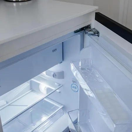 Nowoczesne I Stylowe Studia Very Berry W Poznaniu By Renters Apartman