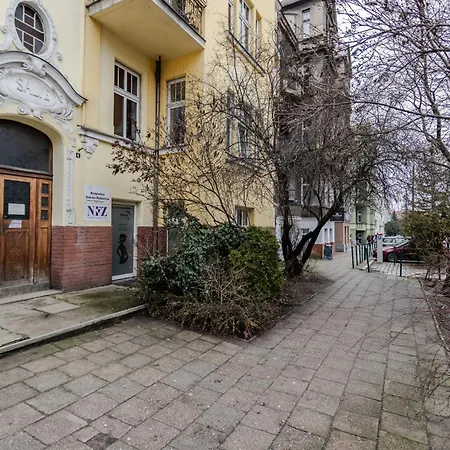 Nowoczesne I Stylowe Studia Very Berry W Poznaniu By Renters Apartman