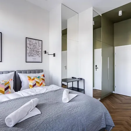 Nowoczesne I Stylowe Studia Very Berry W Poznaniu By Renters * Poznań