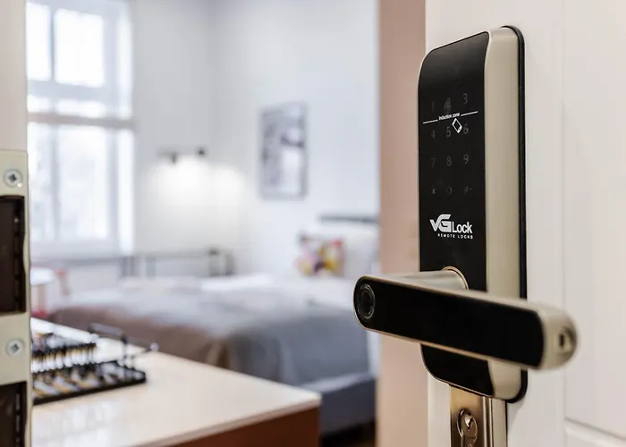 Lejlighed Nowoczesne I Stylowe Studia Very Berry W Poznaniu By Renters