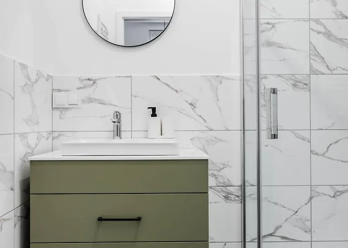 Nowoczesne I Stylowe Studia Very Berry W Poznaniu By Renters Lejlighed Poznań