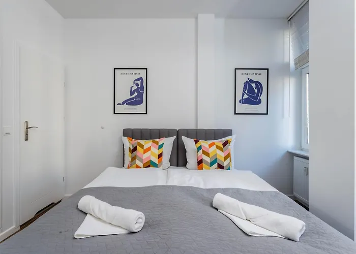 Nowoczesne I Stylowe Studia Very Berry W Poznaniu By Renters * Poznań