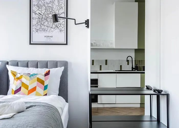 Nowoczesne I Stylowe Studia Very Berry W Poznaniu By Renters Lejlighed Poznań