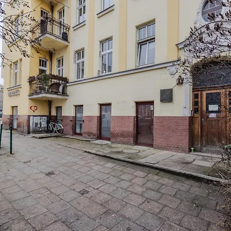 Nowoczesne I Stylowe Studia Very Berry W Poznaniu By Renters