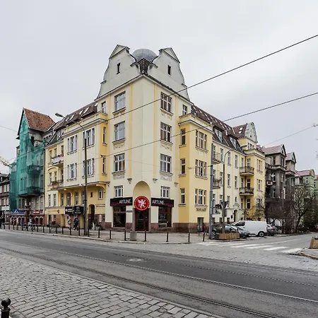 Nowoczesne I Stylowe Studia Very Berry W Poznaniu By Renters * Poznan
