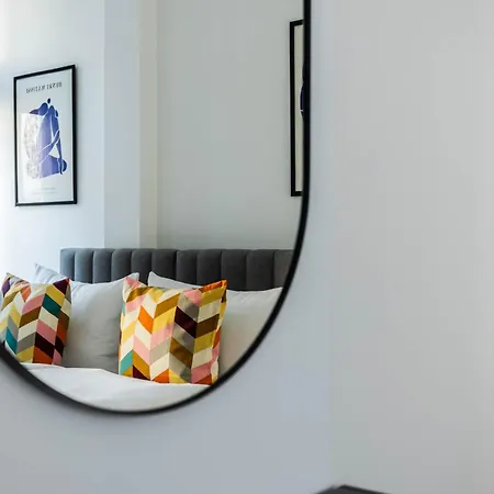 Nowoczesne I Stylowe Studia Very Berry W Poznaniu By Renters Apartmán Poznaň