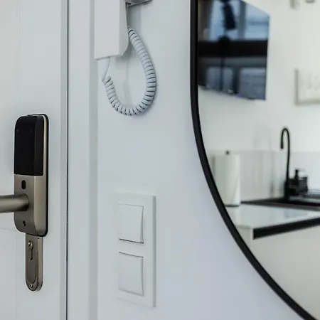 Nowoczesne I Stylowe Studia Very Berry W Poznaniu By Renters Poznaň