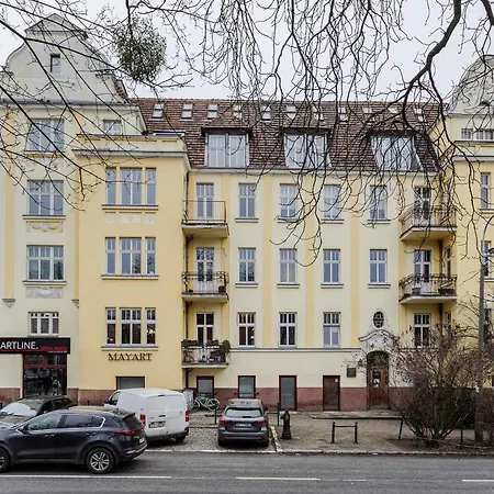 アパート Nowoczesne I Stylowe Studia Very Berry W Poznaniu By Renters *