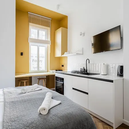 Nowoczesne I Stylowe Studia Very Berry W Poznaniu By Renters Apartment Poznan