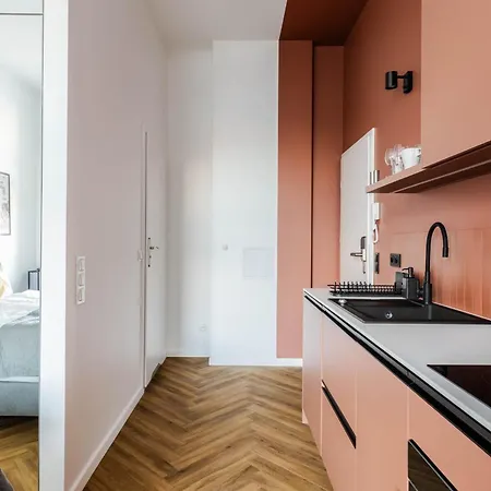 Nowoczesne I Stylowe Studia Very Berry W Poznaniu By Renters *