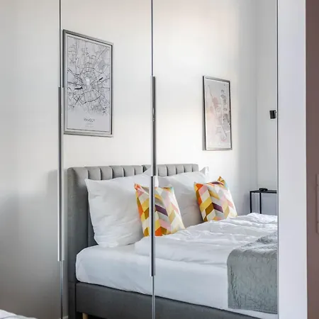 Nowoczesne I Stylowe Studia Very Berry W Poznaniu By Renters Apartment Poznan