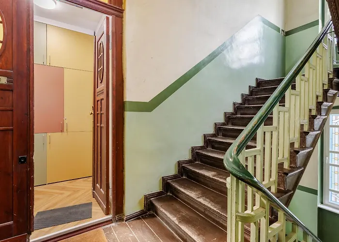 Nowoczesne I Stylowe Studia Very Berry W Poznaniu By Renters Apartment *