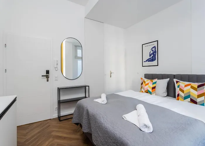 Apartment Nowoczesne I Stylowe Studia Very Berry W Poznaniu By Renters