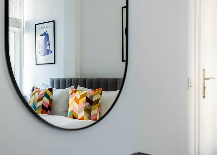 Nowoczesne I Stylowe Studia Very Berry W Poznaniu By Renters Apartamento Poznań