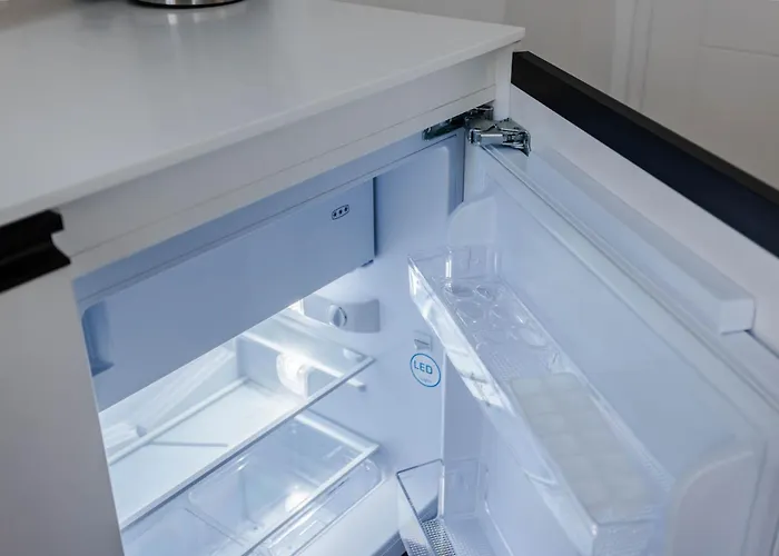 Nowoczesne I Stylowe Studia Very Berry W Poznaniu By Renters Apartamento