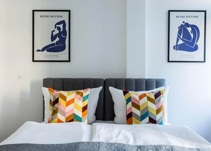 Nowoczesne I Stylowe Studia Very Berry W Poznaniu By Renters