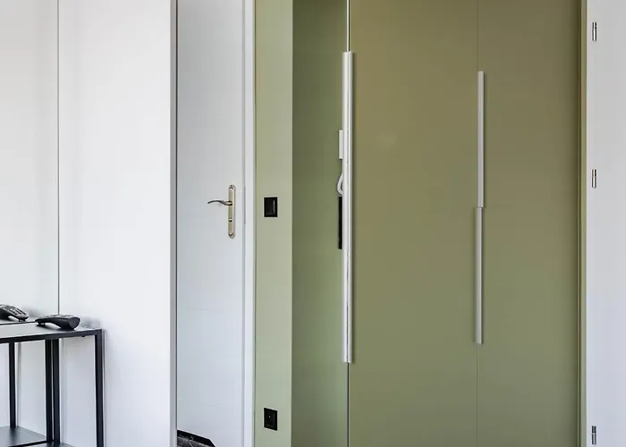 Apartment Nowoczesne I Stylowe Studia Very Berry W Poznaniu By Renters Poznan