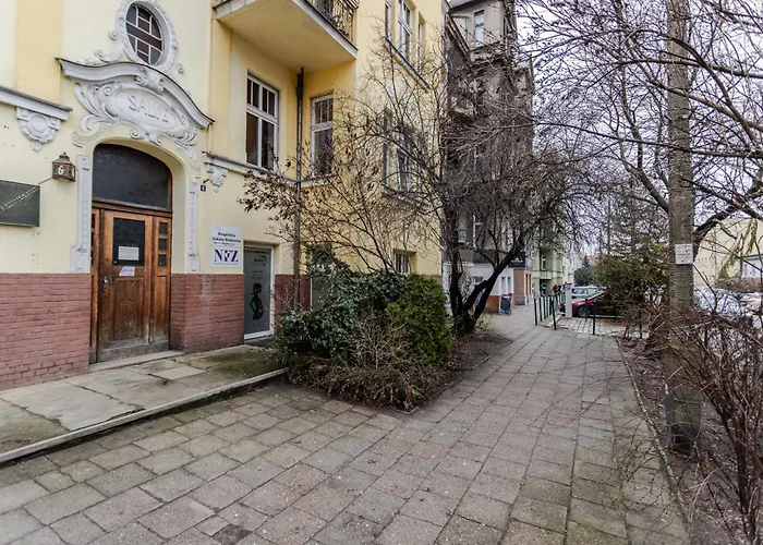 Nowoczesne I Stylowe Studia Very Berry W Poznaniu By Renters Apartamento