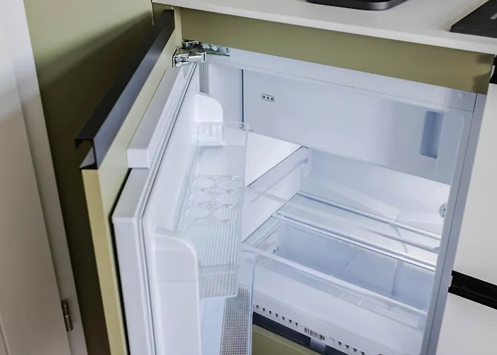 Nowoczesne I Stylowe Studia Very Berry W Poznaniu By Renters Apartment