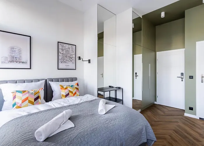 Nowoczesne I Stylowe Studia Very Berry W Poznaniu By Renters * Poznan